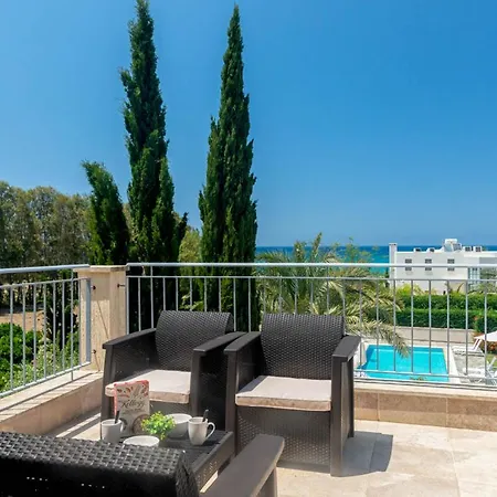 In Sleeps 6 Includes Swimming Pool&air Con * Mavroli