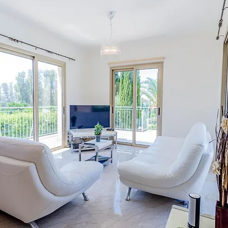 In Sleeps 6 Includes Swimming Pool And Air Con