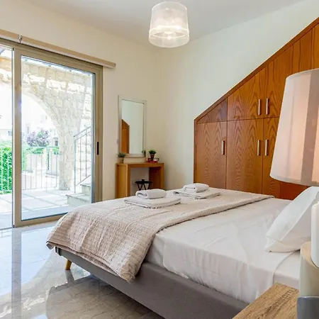 In Sleeps 6 Includes Swimming Pool&air Con Villa Mavroli