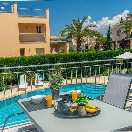In Sleeps 6 Includes Swimming Pool And Air Con * Mavroli