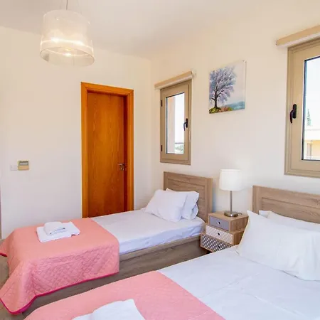Villa In Sleeps 6 Includes Swimming Pool&air Con Mavroli
