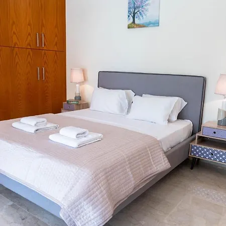 In Sleeps 6 Includes Swimming Pool And Air Con * Mavroli