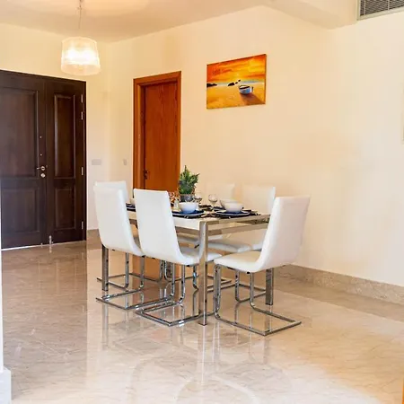 Villa In Sleeps 6 Includes Swimming Pool&air Con
